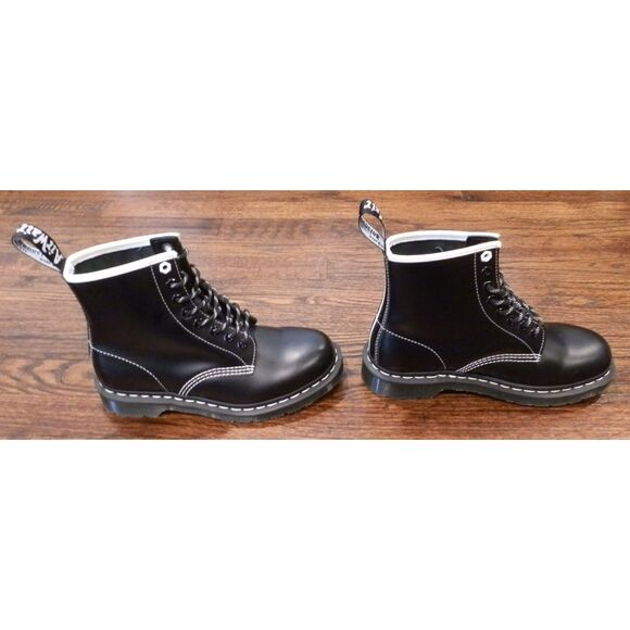Doc Martens AirWair Black Boots Unisex Men\'s Size 7 Women Size 8 New